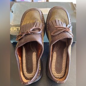 Born NIB Suede, Olive Green Clogs, Size 8